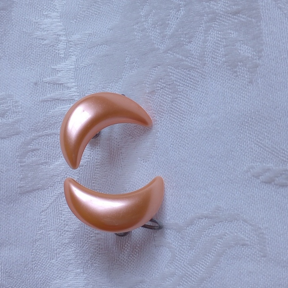Vintage Peach Orange Crescent Lucite Screw Back 1 Inch Earrings